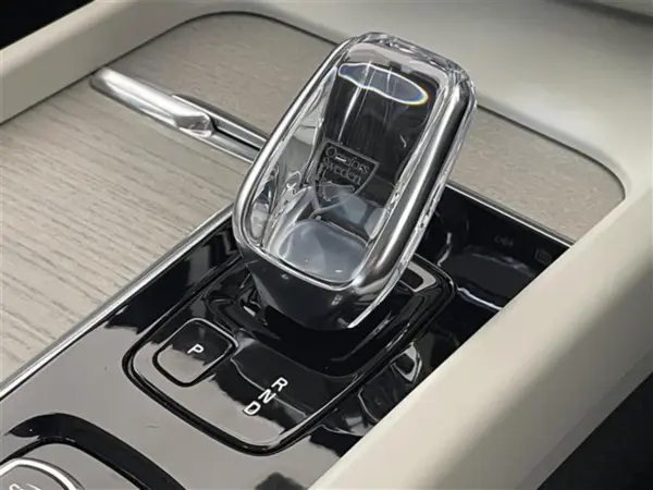 2021 Volvo Xc60 — photo 8 | Tuminion Kenya