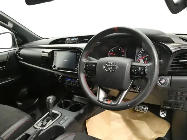 2023 Toyota Hilux — photo 9 | Tuminion Kenya