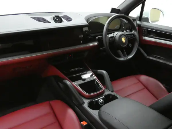 2024 Porsche Cayenne — photo 3 | Tuminion Kenya