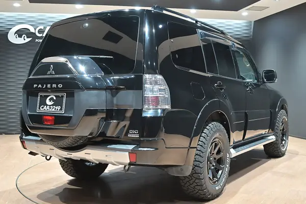 2019 Mitsubishi Pajero — photo 2 | Tuminion Kenya