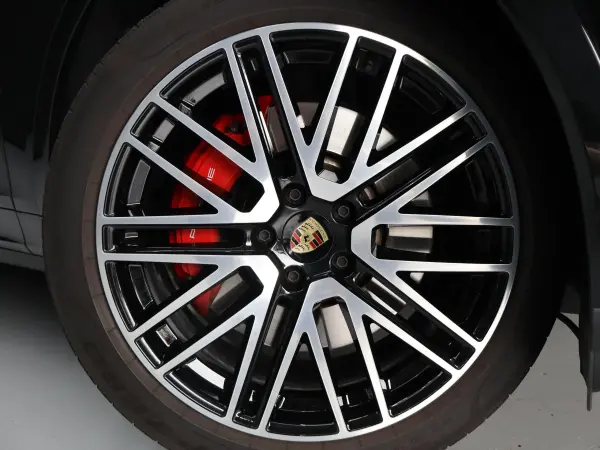 2024 Porsche Cayenne — photo 3 | Tuminion Kenya