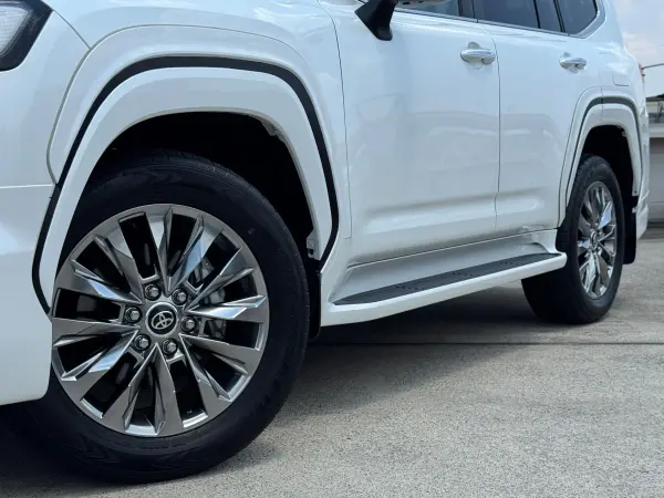 2025 Toyota Landrcuiser 300 — photo 9 | Tuminion Kenya