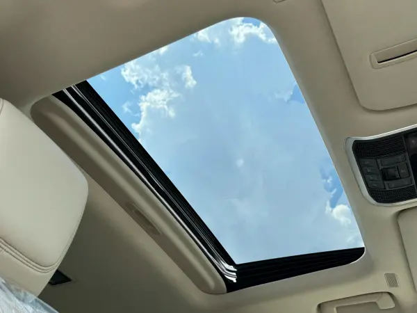 2025 Toyota Landrcuiser 300 — photo 7 | Tuminion Kenya