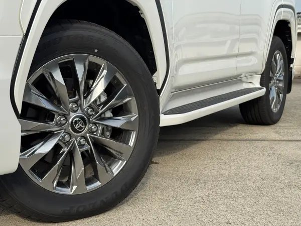 2025 Toyota Landrcuiser 300 — photo 9 | Tuminion Kenya