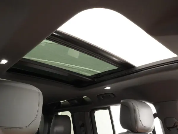2023 Landrover Defender — photo 3 | Tuminion Kenya