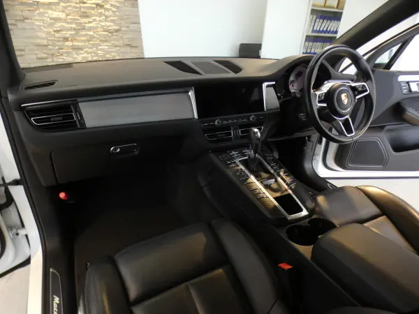 2020 Porsche Macan — photo 7 | Tuminion Kenya