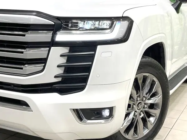 2024 Toyota Landrcuiser 300 — photo 8 | Tuminion Kenya