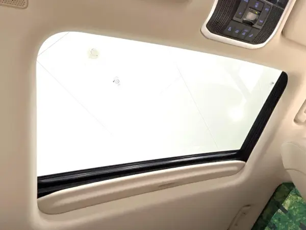 2024 Toyota Landrcuiser 300 — photo 3 | Tuminion Kenya