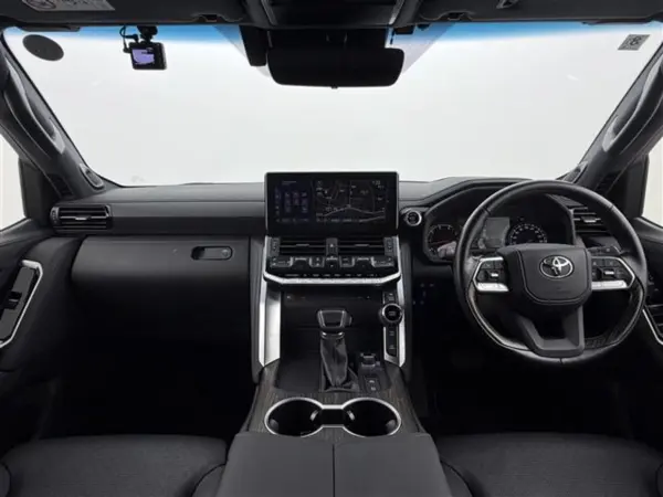 2022 Toyota Landrcuiser 300 — photo 2 | Tuminion Kenya