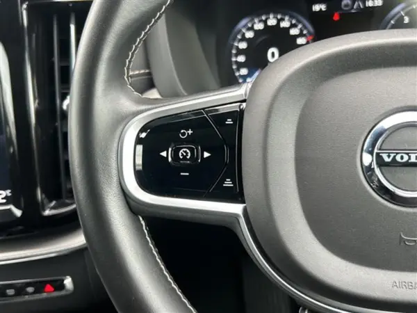 2021 Volvo Xc60 — photo 7 | Tuminion Kenya