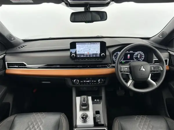 2022 Mitsubishi Outlander — photo 2 | Tuminion Kenya