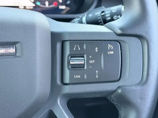 2024 Landrover Defender — photo 7 | Tuminion Kenya