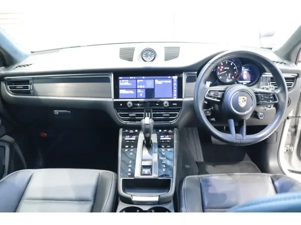 2023 Porsche Macan — photo 2 | Tuminion Kenya