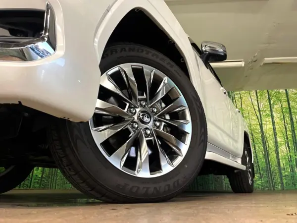 2024 Toyota Landrcuiser 300 — photo 9 | Tuminion Kenya