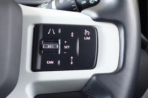 2022 Landrover Defender — photo 8 | Tuminion Kenya