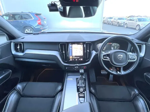 2018 Volvo Xc60 — photo 2 | Tuminion Kenya