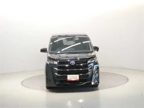 2023 Toyota Noah — photo 2 | Tuminion Kenya