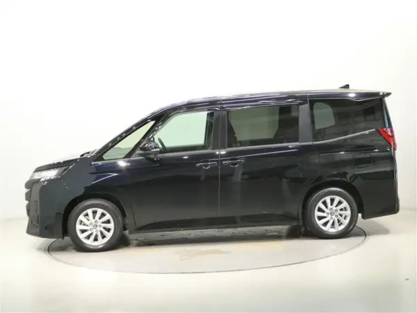 2023 Toyota Noah — photo 3 | Tuminion Kenya