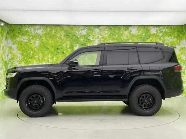 2025 Toyota Landrcuiser 300 — photo 2 | Tuminion Kenya