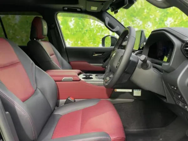 2025 Toyota Landrcuiser 300 — photo 7 | Tuminion Kenya