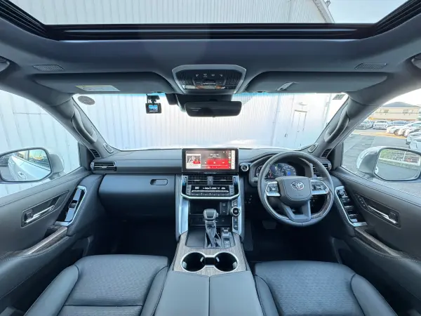 2025 Toyota Landrcuiser 300 — photo 2 | Tuminion Kenya
