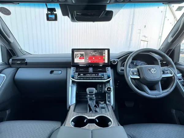2025 Toyota Landrcuiser 300 — photo 9 | Tuminion Kenya