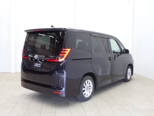 2022 Toyota Noah — photo 8 | Tuminion Kenya