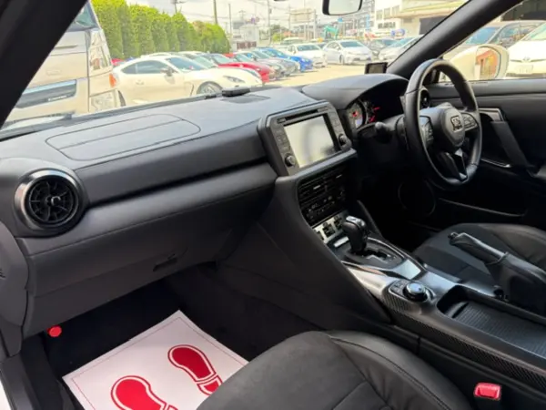 2025 Nissan Gt-r — photo 9 | Tuminion Kenya