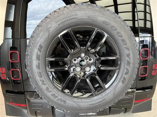 2022 Landrover Defender — photo 8 | Tuminion Kenya