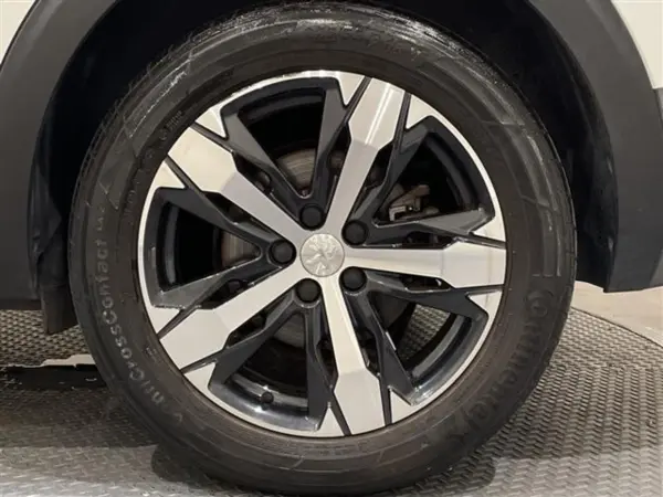 2020 Peugeot 5008 — photo 9 | Tuminion Kenya