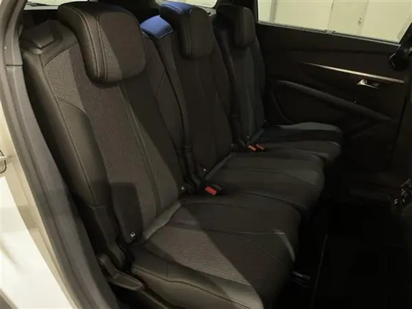 2020 Peugeot 5008 — photo 7 | Tuminion Kenya