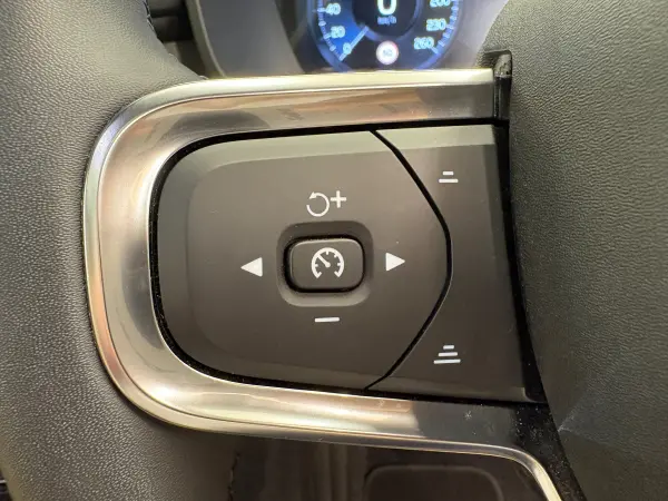 2022 Volvo Xc40 — photo 7 | Tuminion Kenya