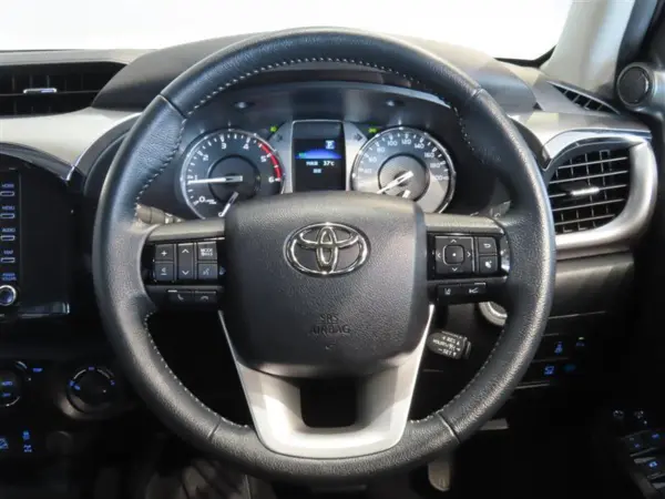 2024 Toyota Hilux — photo 1