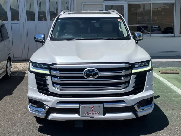 2025 Toyota Landrcuiser 300 — photo 2 | Tuminion Kenya