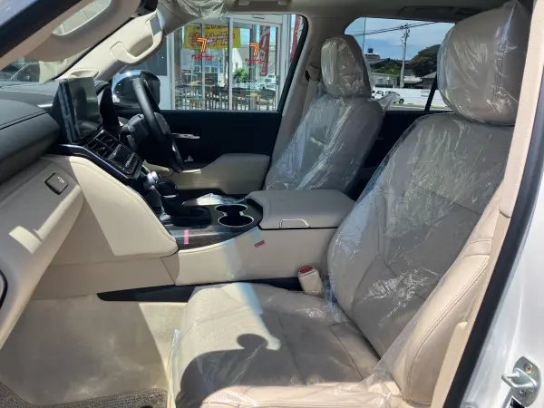 2025 Toyota Landrcuiser 300 — photo 8 | Tuminion Kenya