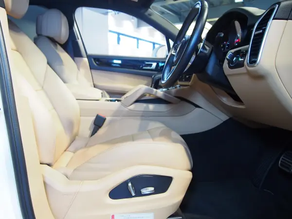 2021 Porsche Cayenne — photo 9 | Tuminion Kenya