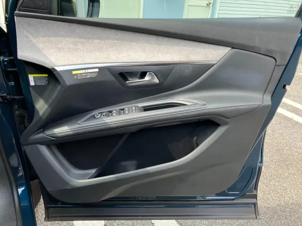 2021 Peugeot 5008 — photo 9 | Tuminion Kenya