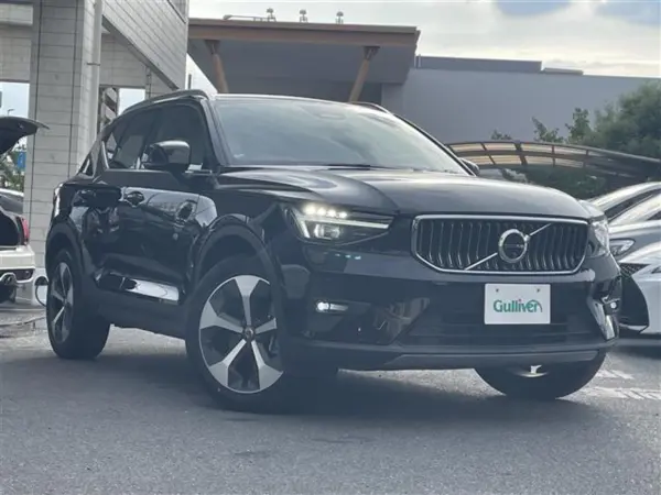 2024 Volvo Xc40 — photo 1