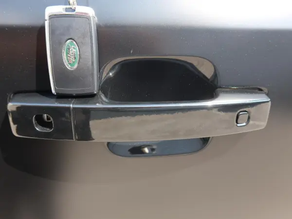 2024 Landrover Defender — photo 8 | Tuminion Kenya