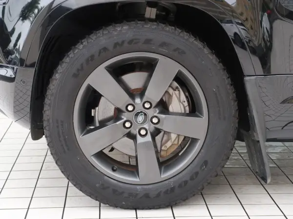 2022 Landrover Defender — photo 8 | Tuminion Kenya
