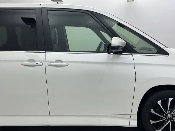 2025 Toyota Noah — photo 8 | Tuminion Kenya