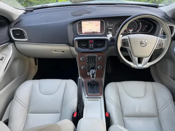 2019 Volvo V40 — photo 2 | Tuminion Kenya