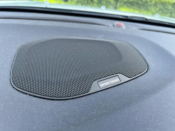 2019 Volvo V40 — photo 8 | Tuminion Kenya