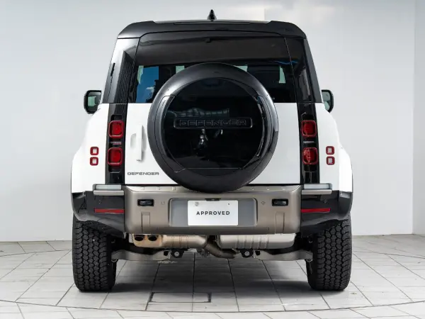 2025 Landrover Defender — photo 3 | Tuminion Kenya