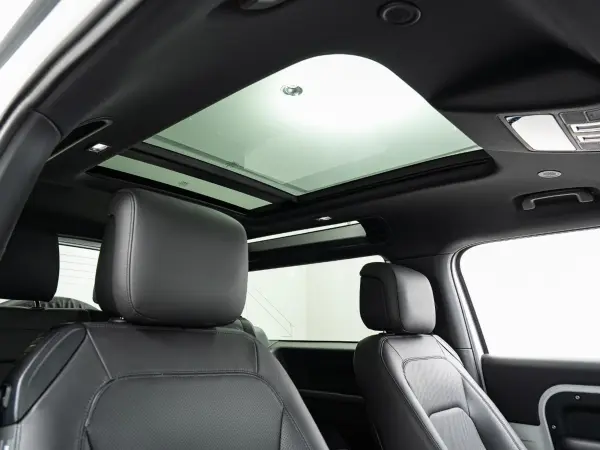 2025 Landrover Defender — photo 9 | Tuminion Kenya