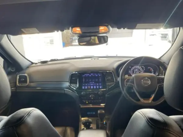 2019 Jeep Grand Cherokee — photo 7 | Tuminion Kenya