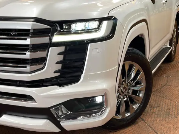 2022 Toyota Landrcuiser 300 — photo 9 | Tuminion Kenya