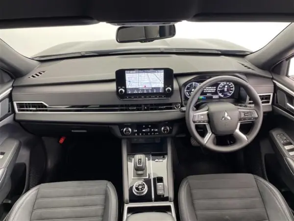 2022 Mitsubishi Outlander — photo 2 | Tuminion Kenya