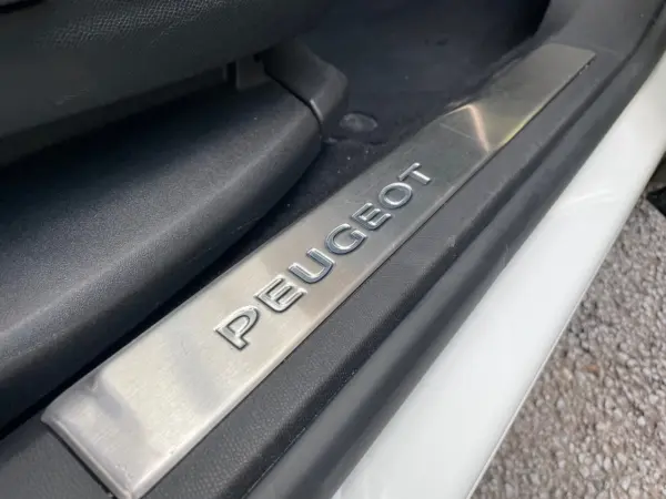 2025 Peugeot 3008 — photo 8 | Tuminion Kenya