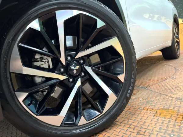 2022 Mitsubishi Outlander — photo 9 | Tuminion Kenya